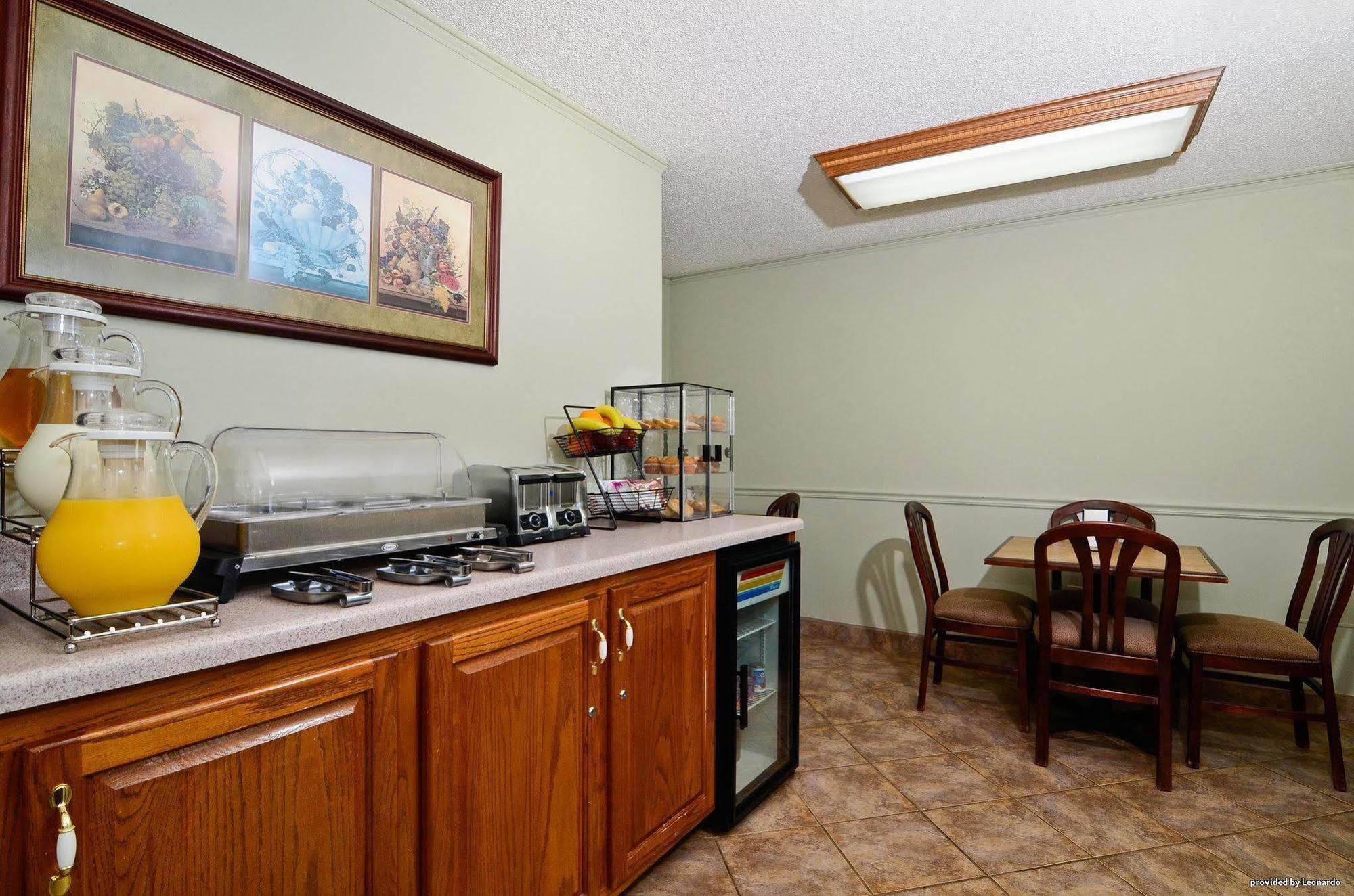 Econo Lodge Ripley Restaurace fotografie
